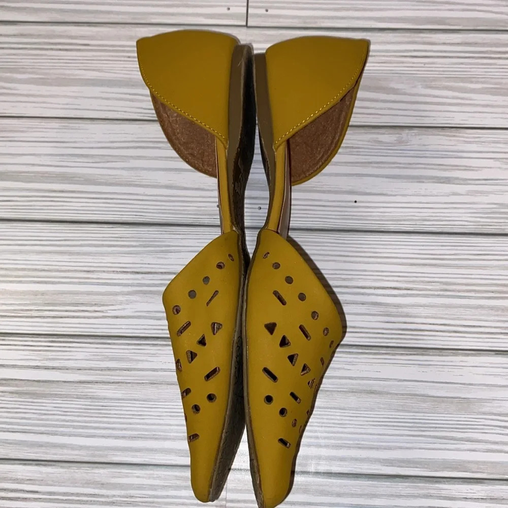 Madden Girl Mustard Sz 7 Flats - Picture 5 of 9